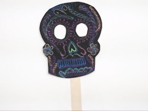Декор маски-черепа за допомогою ручок Sakura